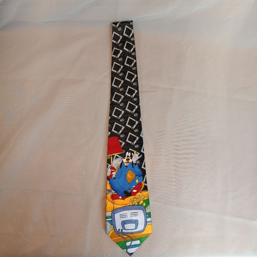 Vintage Disney Mickey Unlimited Neck Tie Couch Potato Goofy Watching TV 58 x 4